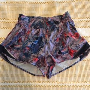 Lululemon hotty hot high rise shorts 2.5 inches